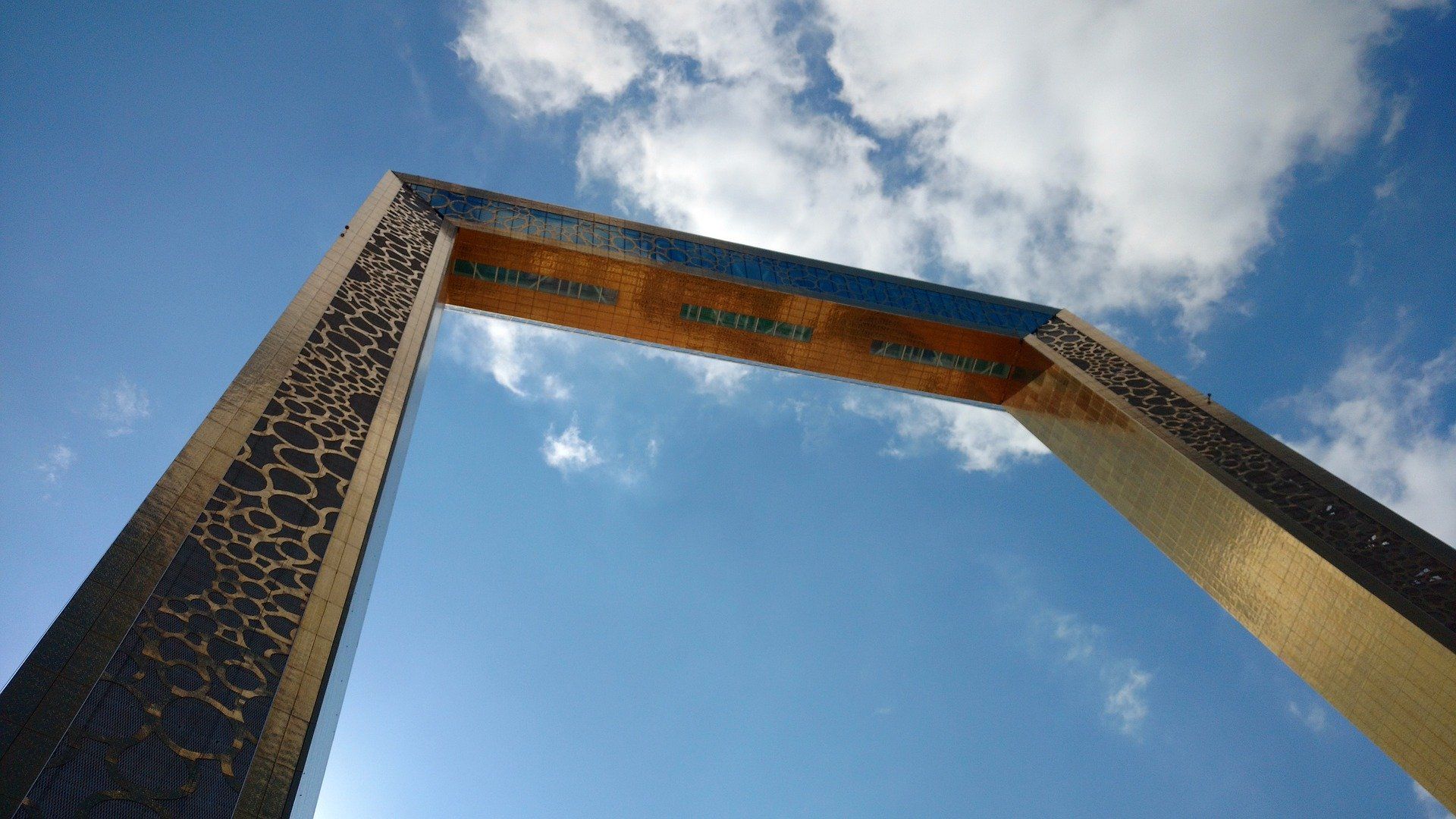 dubai-frame-3161107_1920 dubai-frame-3161107_1920